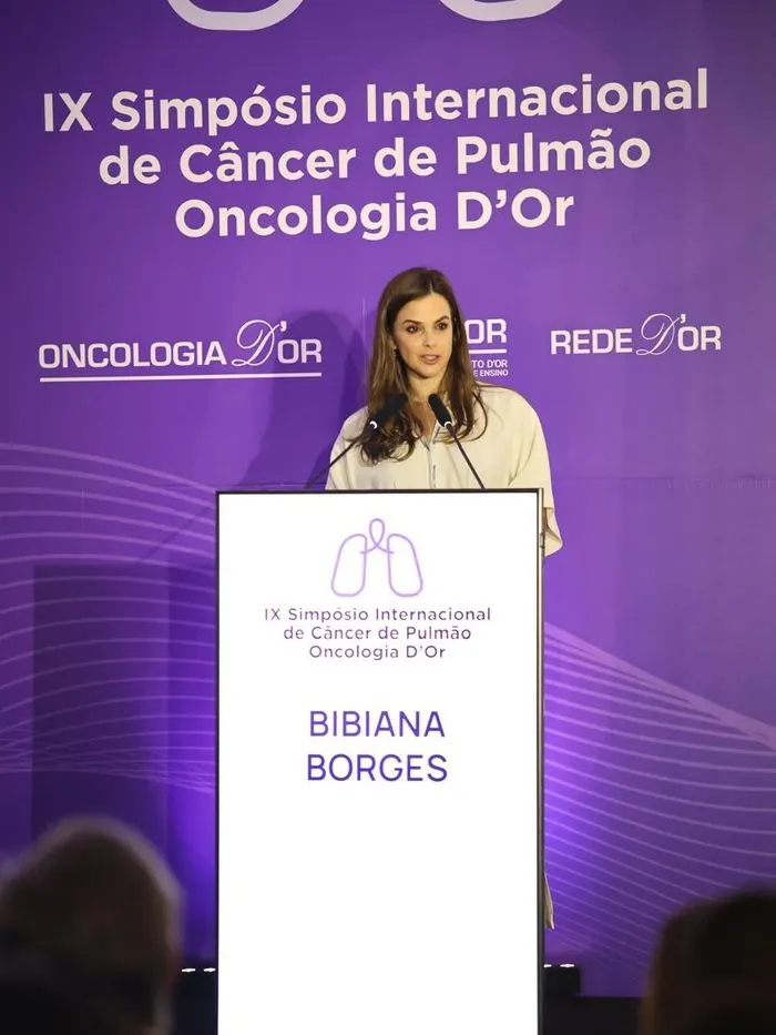 Dra. Bibiana Manna palestrando no IX Simpósio Internacional de Câncer de Pulmão da Oncologia D’Or